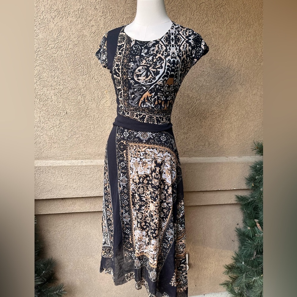 Fuzzi Chic Black and Cream Patterned Midi Dress